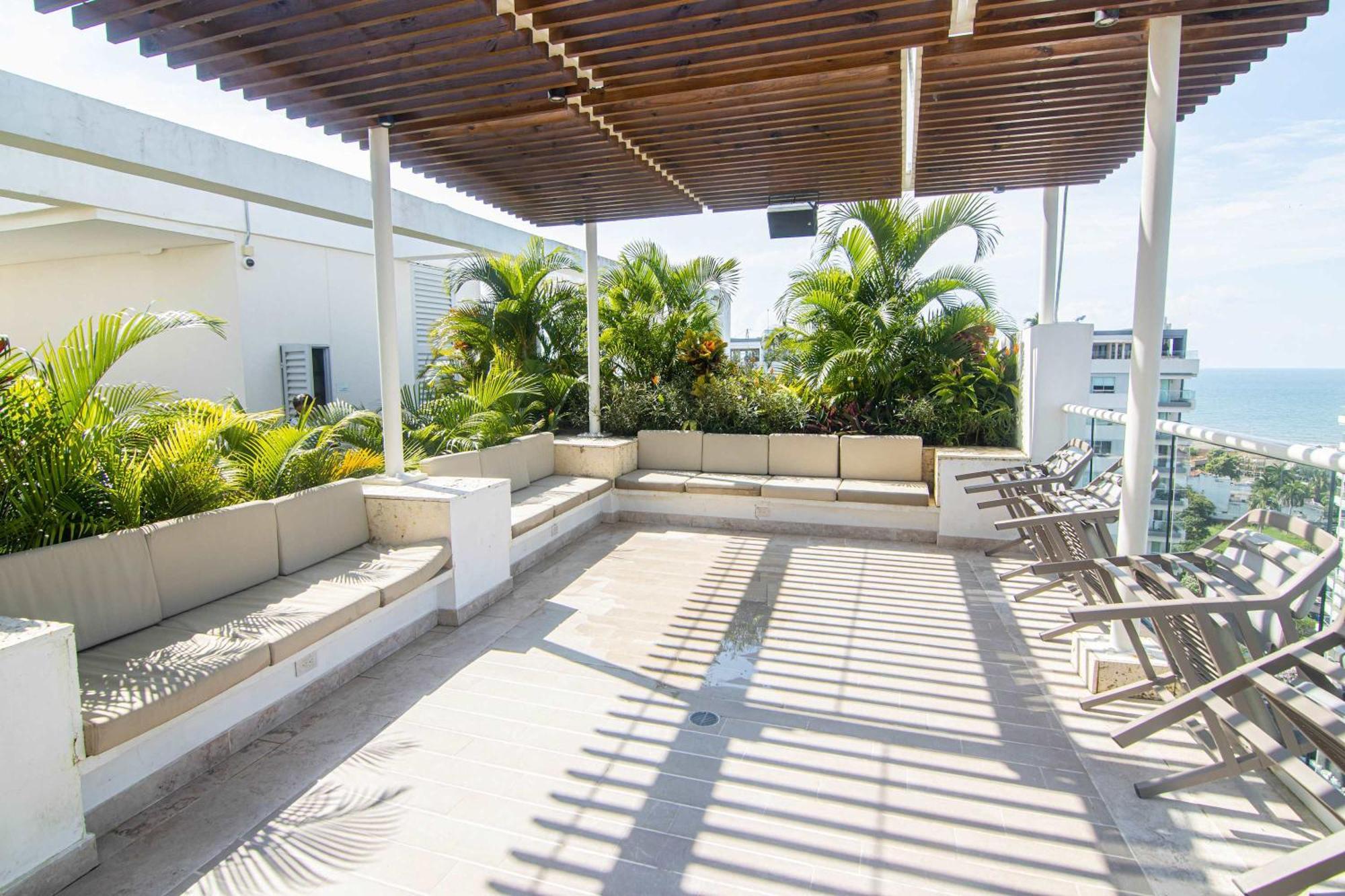 New & Comfortable In Cielo Mar